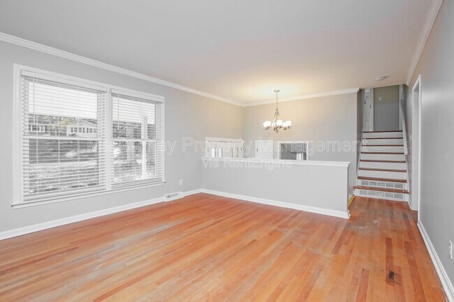 Building Photo - 916 Tanglewood Dr