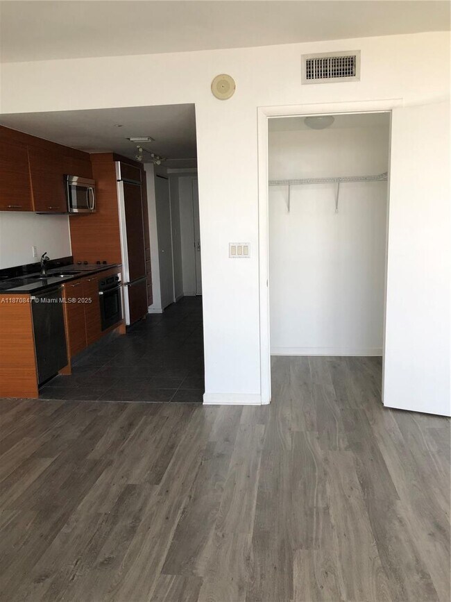 Building Photo - 50 Biscayne Blvd