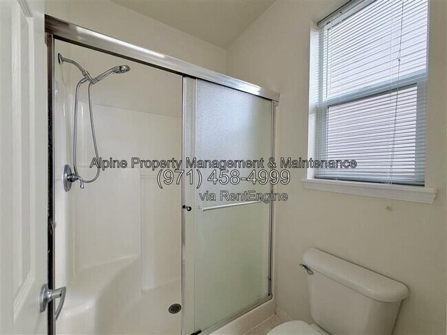 Building Photo - 4143 NW Meisner Dr