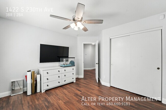Building Photo - 1422 S 230th Ave