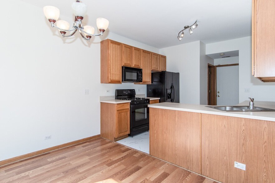 Building Photo - 4133 Blackstone Dr