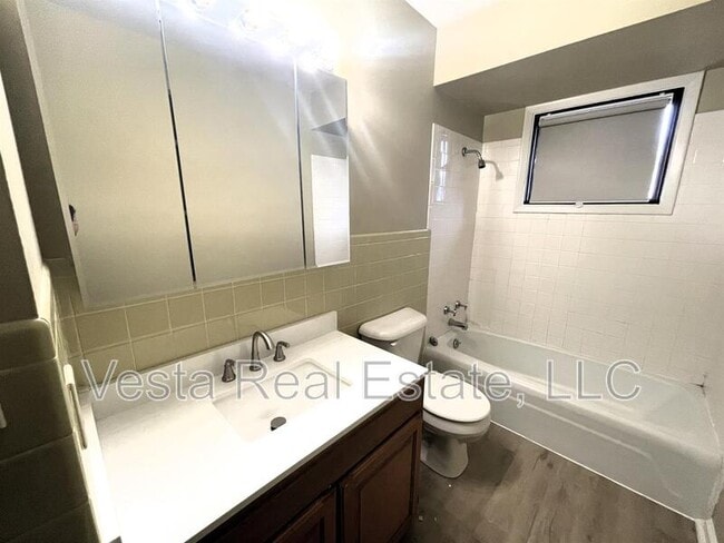 Building Photo - 506 E Locust St