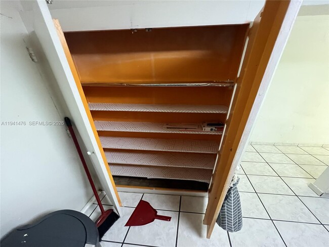 Building Photo - 6900 N Kendall Dr