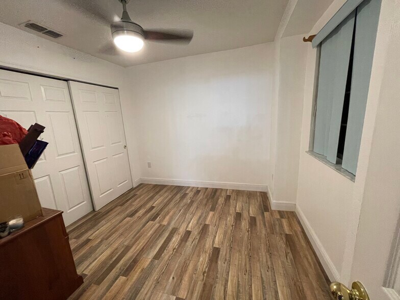 Building Photo - 2452 Hassonite St