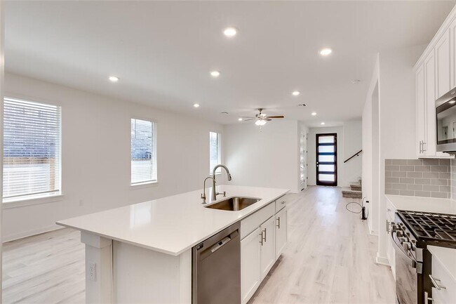 Building Photo - 2321 Bravo Pass