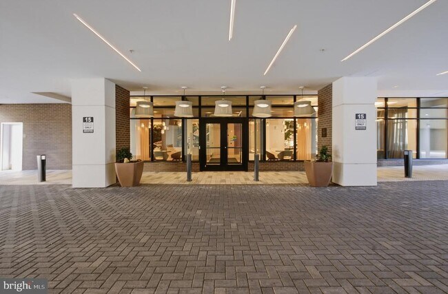 Building Photo - 925 N Fairfax St