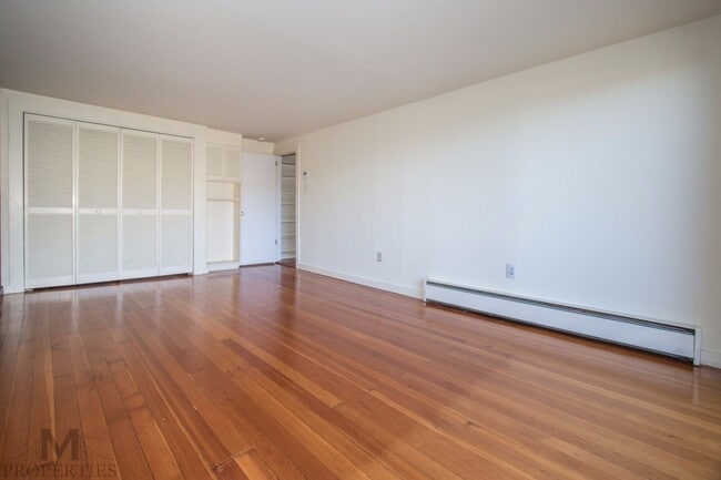 Building Photo - Eureka Valley 4 Bed + Bonus Room, 3 Bath, ...
