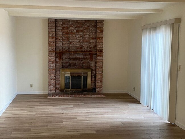 Building Photo - Dublin, Cedar Lane, 3BD/2BA, one-story in Echo Park