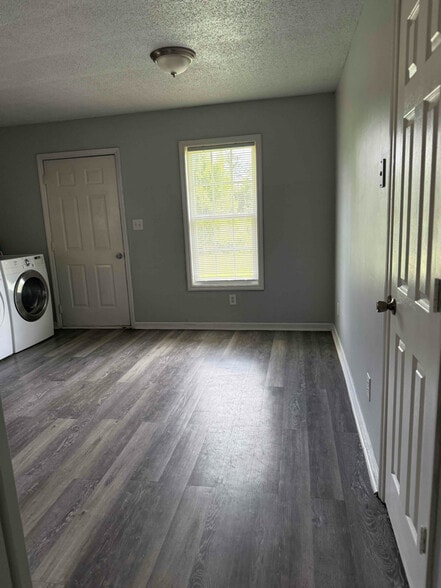 Building Photo - 123 Baileys Park Ln