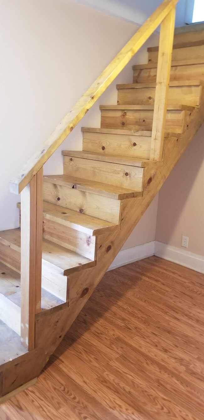 Building Photo - 615 W Main St