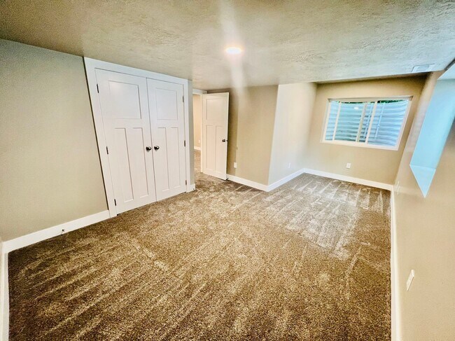 Building Photo - 893 N 1000 W