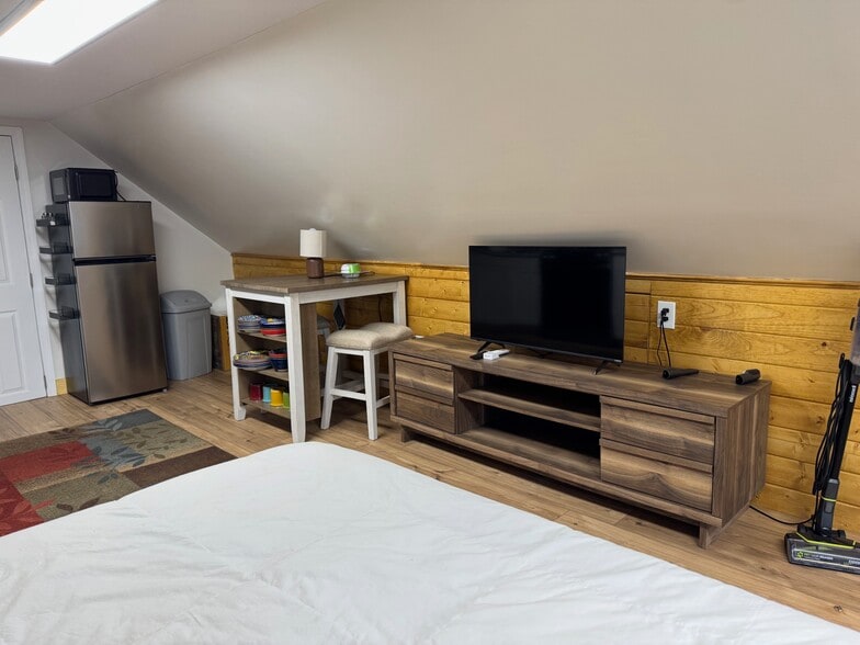 Building Photo - 2470 Crow Valley Rd NW