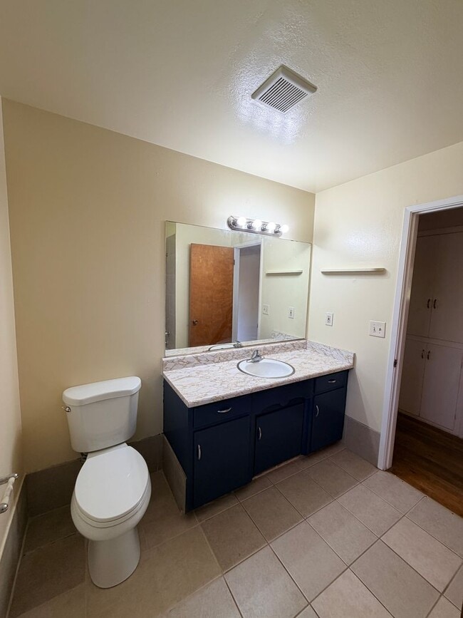 Building Photo - Just listed! Well maintained home in great location!