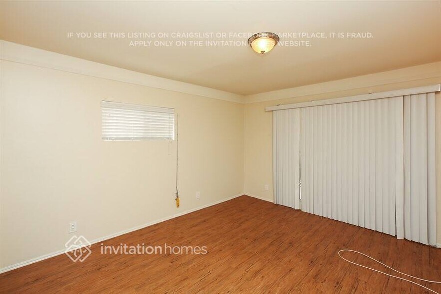 Building Photo - 819 W 148th Pl