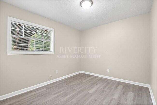 Building Photo - Beautiful 2 Story Home, Section 8 Welcomed !!!!!!