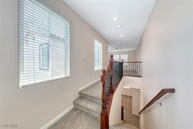 Building Photo - 708 Point Bluff St