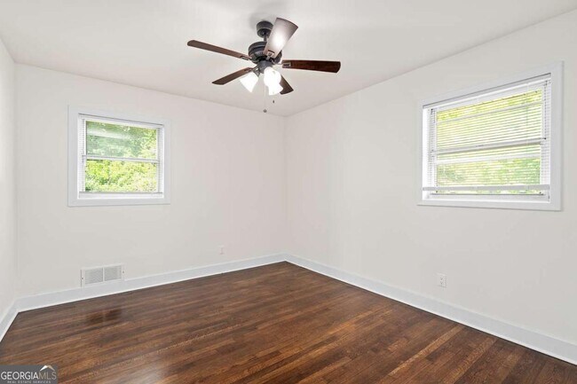 Building Photo - 1437 Vesta Ave