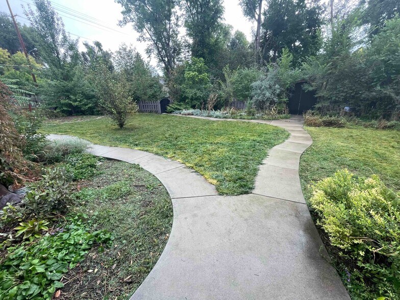 Building Photo - 1991 Glen Garry Dr