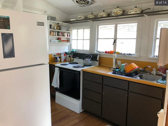 Building Photo - 123 Mallette St