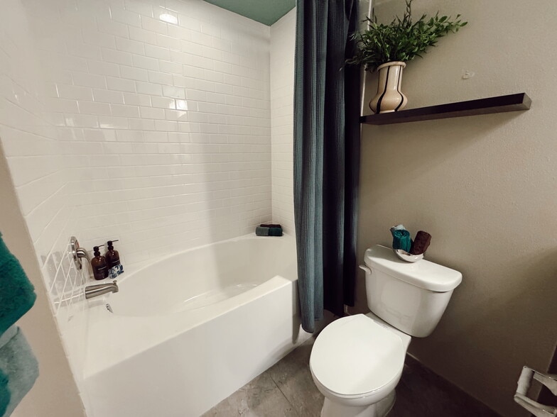 Building Photo - 4461 NW 93rd Doral Ct