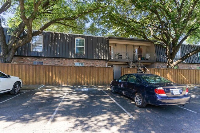 Building Photo - 5222 Fleetwood Oaks Ave