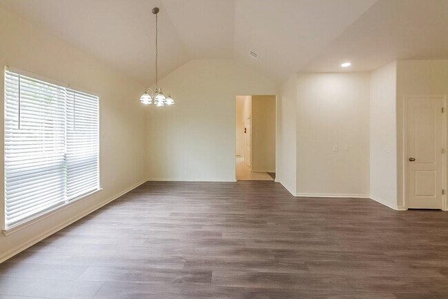 Building Photo - 6115 Oak Bay Dr