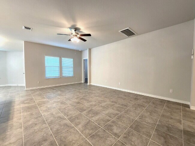 Building Photo - "Bright and Beautiful 3-Bedroom 2-Bath Hom...