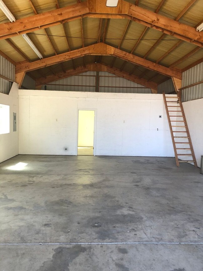 Building Photo - 24x48 Storage shop in Hucrest area with la...