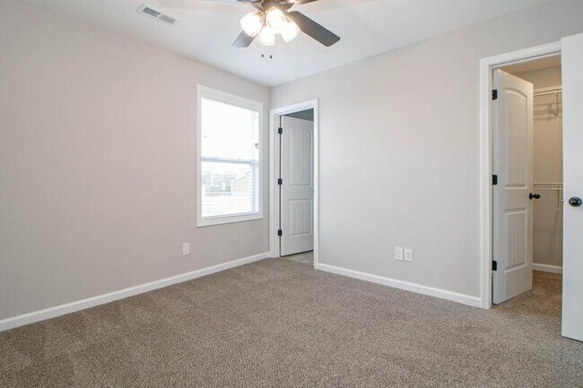 Building Photo - 1115-H2 Hillwood Drive