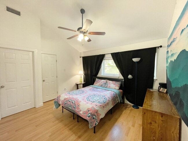 Building Photo - NEWER 4 bedroom house