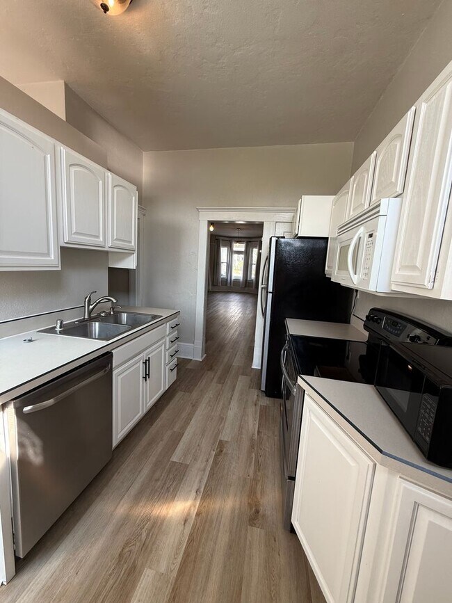 Building Photo - 720-722 W Granite