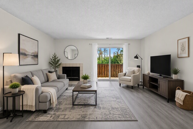 Building Photo - 1222 Ravens Crest Dr