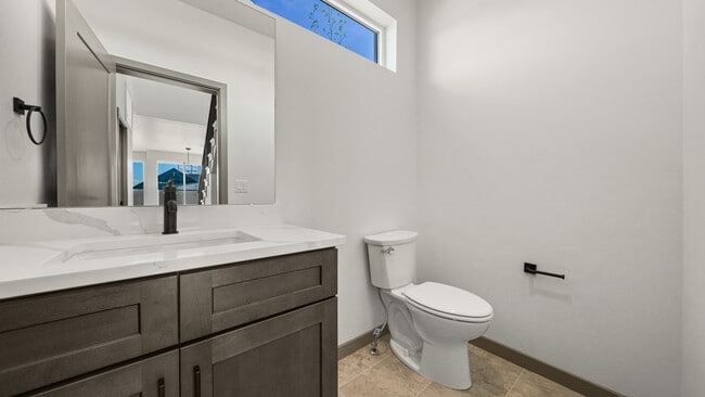 Building Photo - 353 Toms Cyn Dr