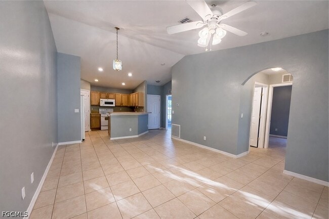 Building Photo - 609-611 Hawthorne Ave S