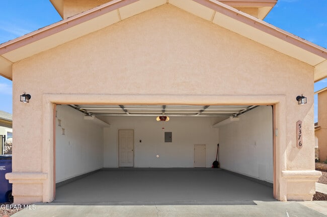 Building Photo - 5376 Jose Duran Ln