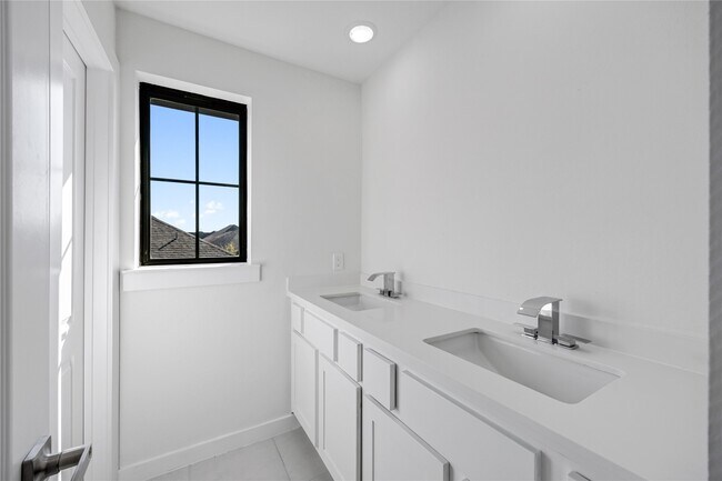 Building Photo - 5106 Sistine Dr