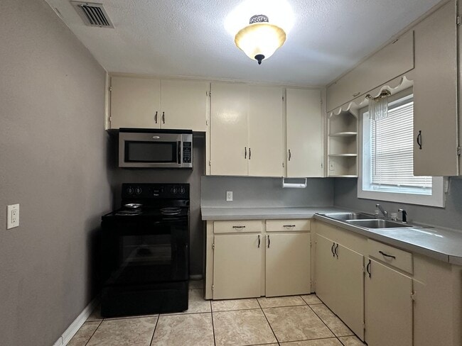 Building Photo - Ready for move in