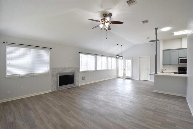 Building Photo - 2910 Walnut Springs Dr