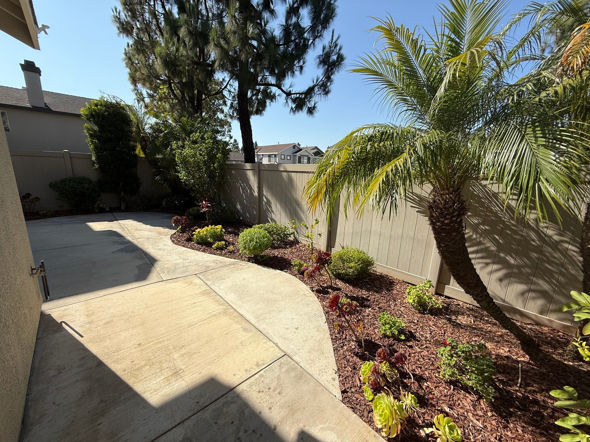 Building Photo - 748 North Siavohn Drive