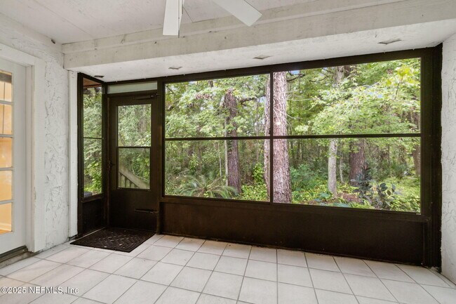 Building Photo - 85 Debarry Ave