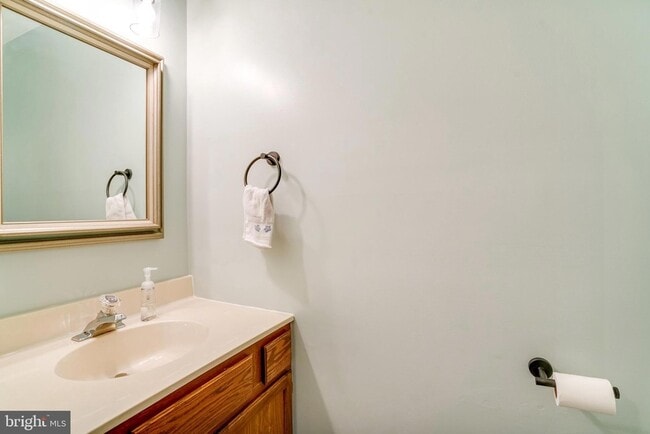 Building Photo - 2131 Kings Mill Ct