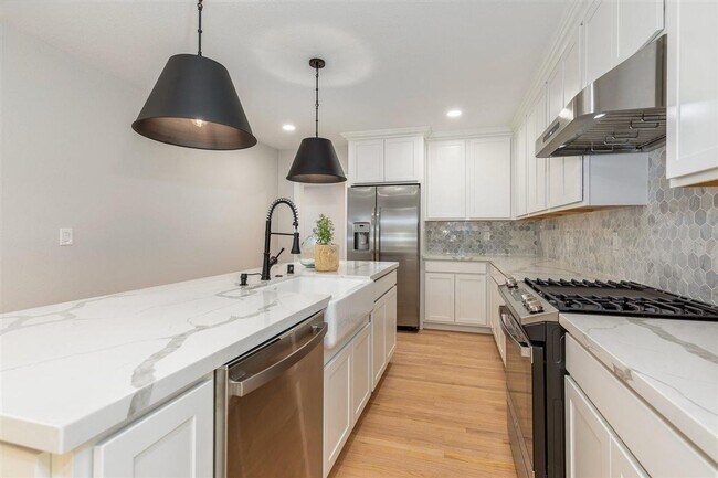 Building Photo - Beautiful Historic Home Meets Modern Luxury in San Leandro