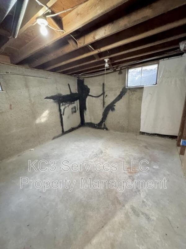 Building Photo - 5940 E 136th St