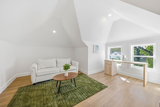 Building Photo - 54 Rangeley Rd