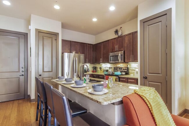 Building Photo - 5351 W Alabama St