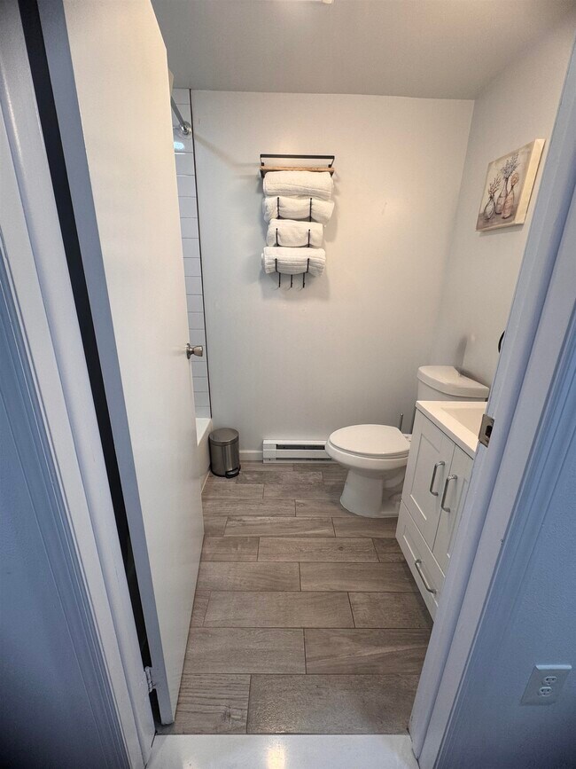 Building Photo - 375 Whiton St