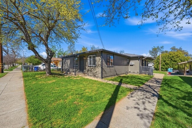 Building Photo - Large Brand New Remodeled 1 Bedroom unit with Washer Dryer Hookups - MUST SEE!!!