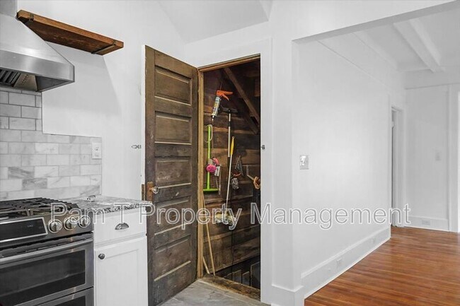 Building Photo - 1118 E Duffy St