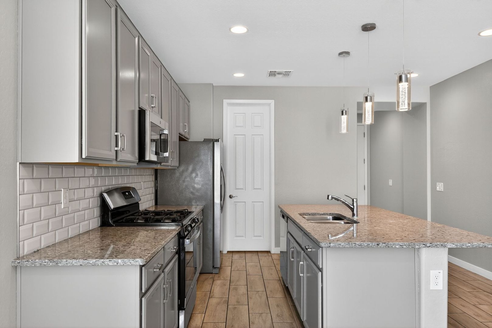 Building Photo - 10810 W Grant St