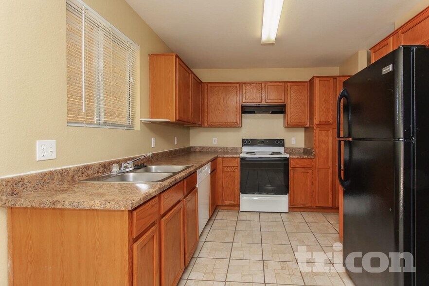 Building Photo - 4127 W Solar Dr